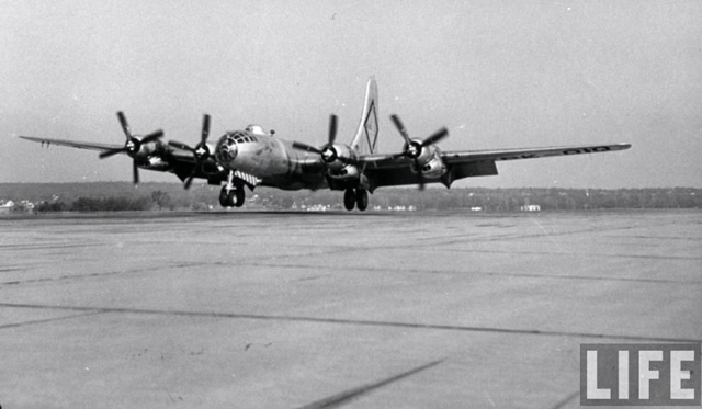 Boeing-B-50A-Superfortress-46-010-Lucky-Lady-II-landing.jpg