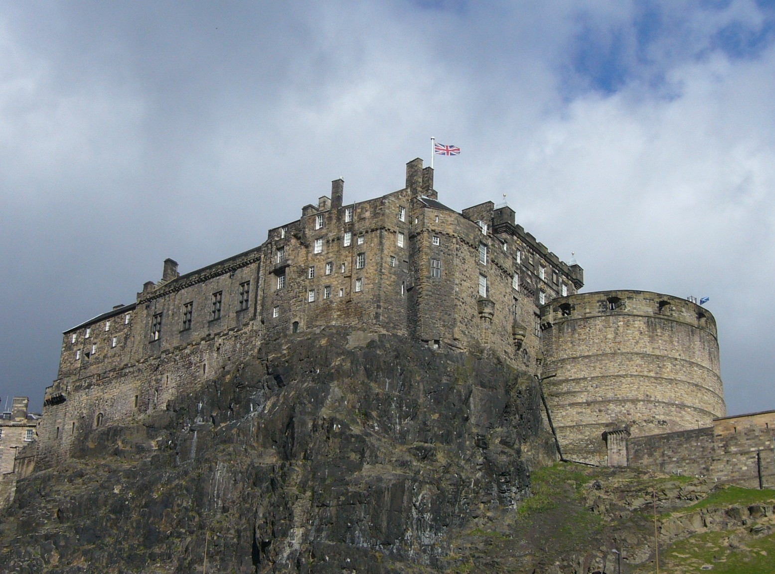 Edinburgh_Castle_from_Portsburgh.jpg