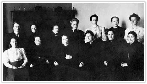 Finn parliamentarians 1907.jpg