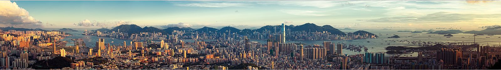 Kowloon_Panorama_by_Ryan_Cheng_2010.jpg