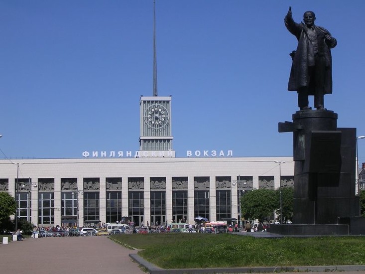 Lenin Finland station.jpg