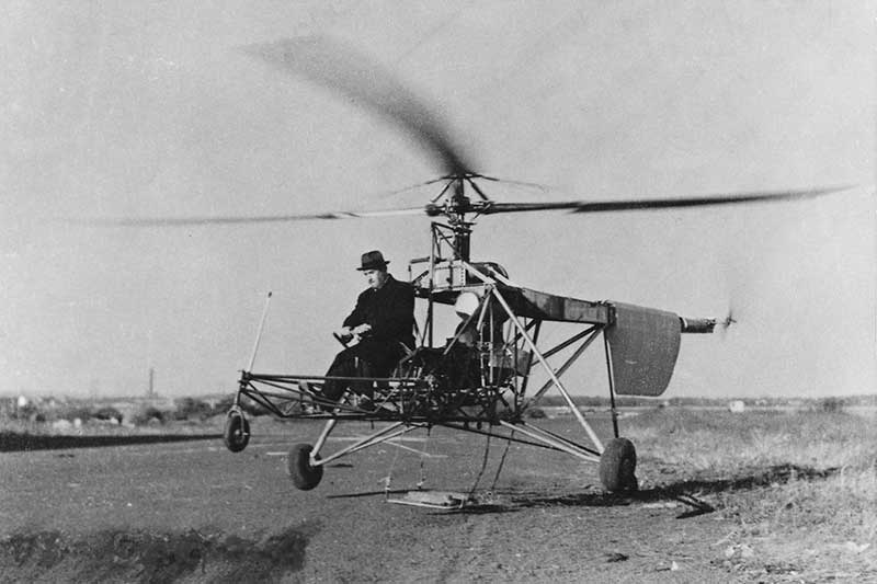 Sikorsky-VS300-first-flight.jpg