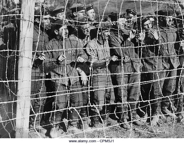 german-soldiers-as-prisoners-in-wwi-1914-1918-cpm5j1.jpg