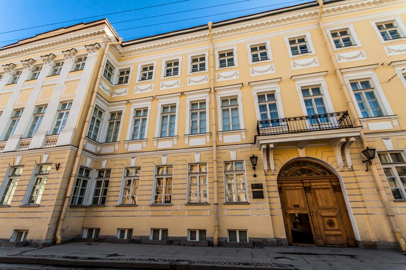 pushkin-apartment-museum-in-st-petersburg.jpg